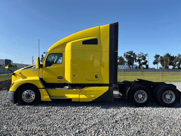 image for item YA2929 2023 Kenworth T680 semi truck