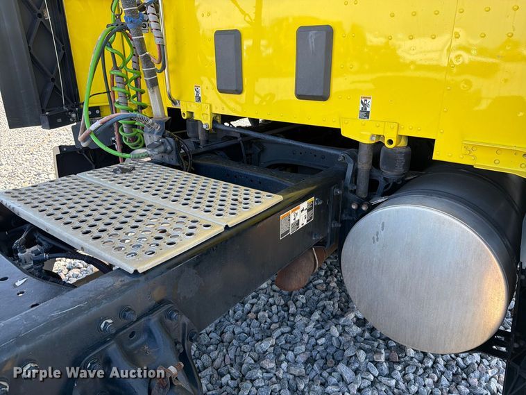 image for item YA2929 2023 Kenworth T680 semi truck