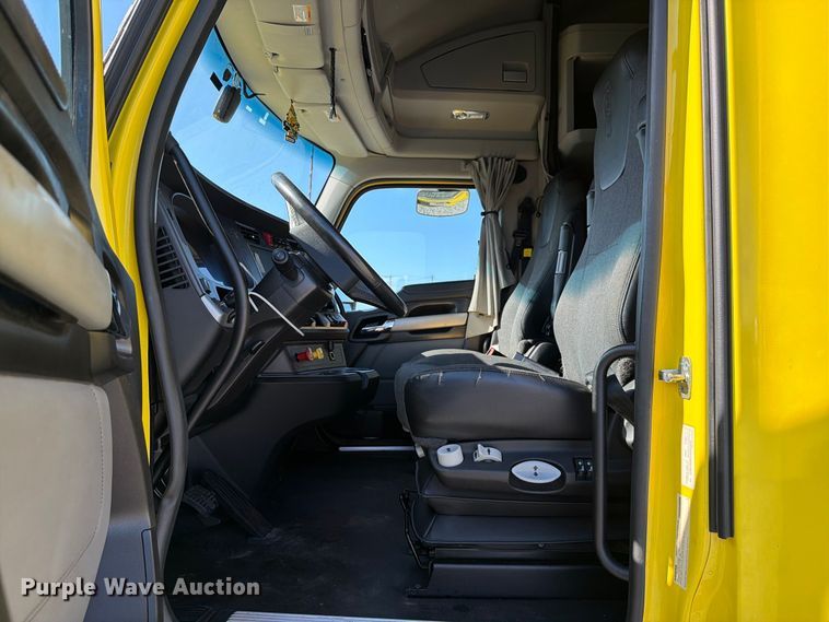 image for item YA2929 2023 Kenworth T680 semi truck