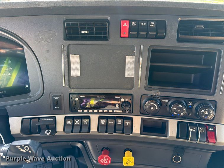image for item YA2929 2023 Kenworth T680 semi truck