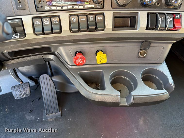 image for item YA2929 2023 Kenworth T680 semi truck
