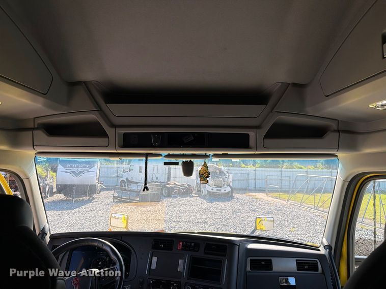 image for item YA2929 2023 Kenworth T680 semi truck