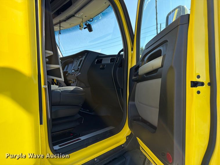 image for item YA2929 2023 Kenworth T680 semi truck