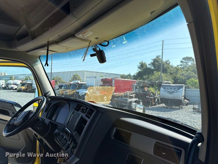 image for item YA2929 2023 Kenworth T680 semi truck