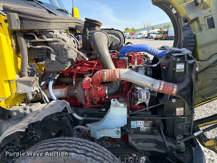 image for item YA2929 2023 Kenworth T680 semi truck