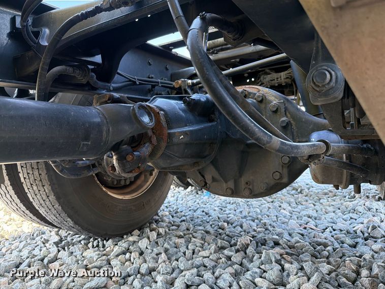 image for item YA2929 2023 Kenworth T680 semi truck
