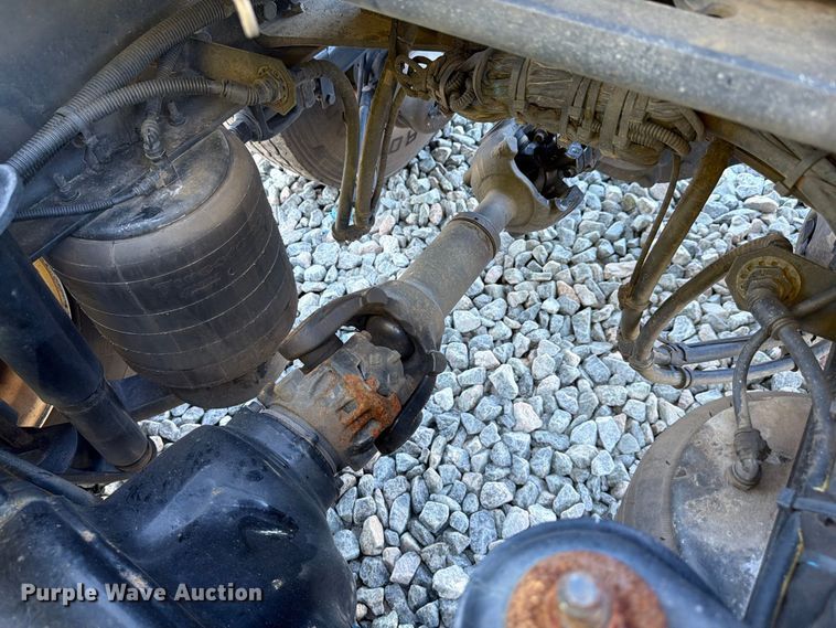 image for item YA2929 2023 Kenworth T680 semi truck