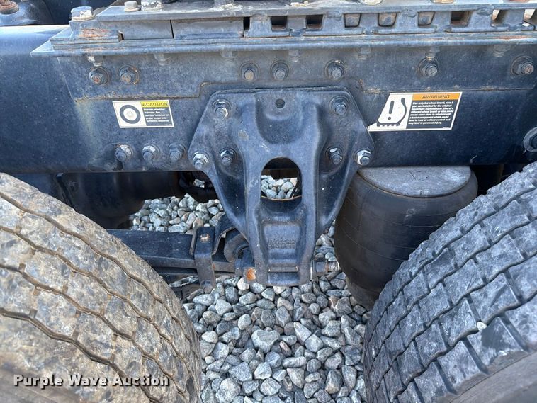image for item YA2929 2023 Kenworth T680 semi truck