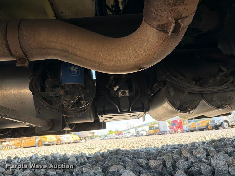 image for item YA2929 2023 Kenworth T680 semi truck