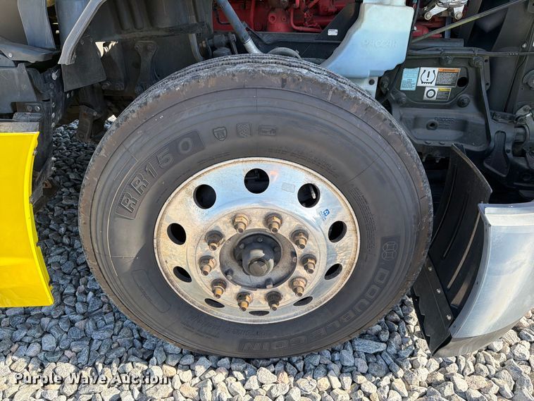 image for item YA2929 2023 Kenworth T680 semi truck