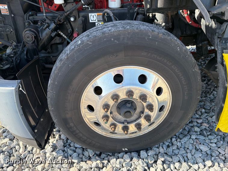 image for item YA2929 2023 Kenworth T680 semi truck