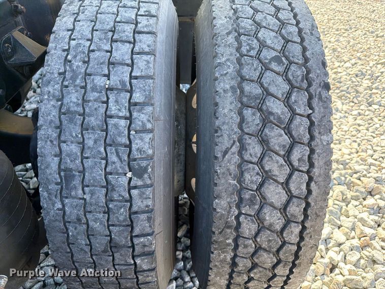 image for item YA2929 2023 Kenworth T680 semi truck