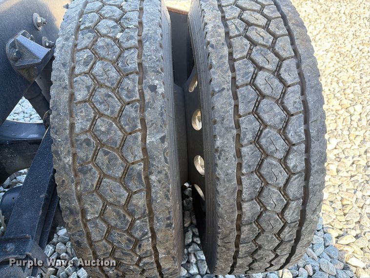 image for item YA2929 2023 Kenworth T680 semi truck