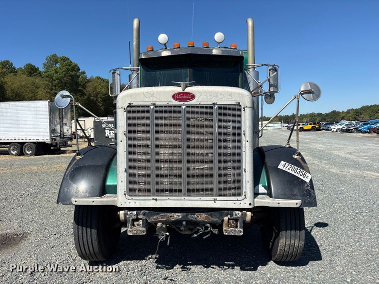image for item YA2953 2007 Peterbilt 379 truck cab and chassis