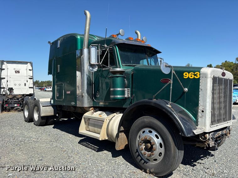 image for item YA2953 2007 Peterbilt 379 truck cab and chassis