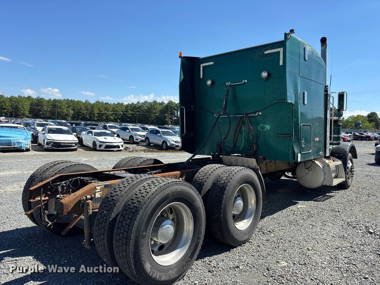 image for item YA2953 2007 Peterbilt 379 truck cab and chassis