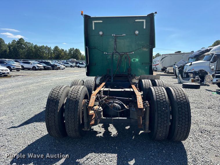image for item YA2953 2007 Peterbilt 379 truck cab and chassis