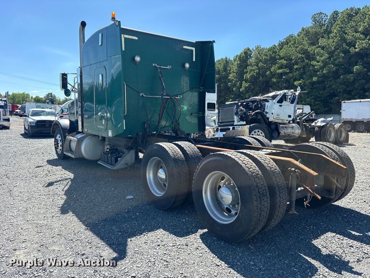 image for item YA2953 2007 Peterbilt 379 truck cab and chassis