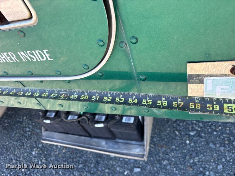 image for item YA2953 2007 Peterbilt 379 truck cab and chassis