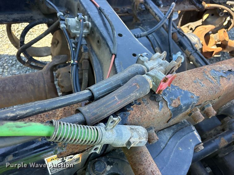 image for item YA2953 2007 Peterbilt 379 truck cab and chassis