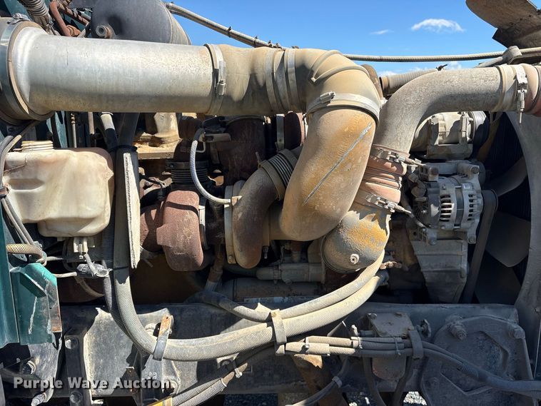 image for item YA2953 2007 Peterbilt 379 truck cab and chassis