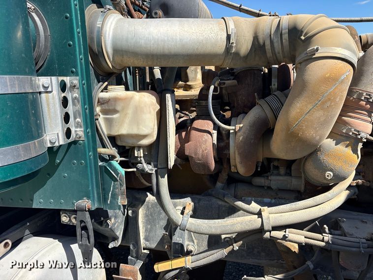 image for item YA2953 2007 Peterbilt 379 truck cab and chassis