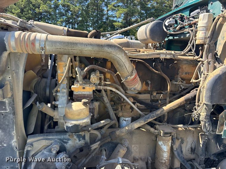 image for item YA2953 2007 Peterbilt 379 truck cab and chassis