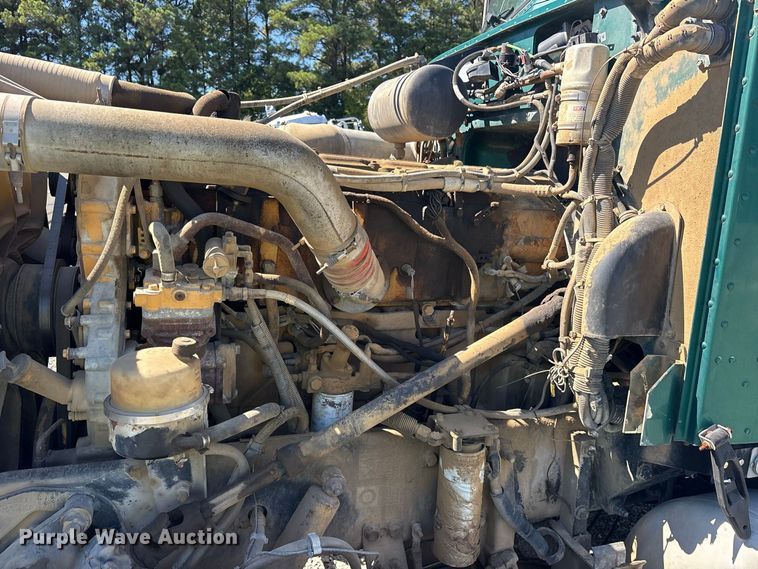 image for item YA2953 2007 Peterbilt 379 truck cab and chassis