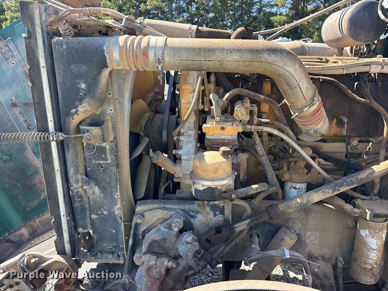 image for item YA2953 2007 Peterbilt 379 truck cab and chassis
