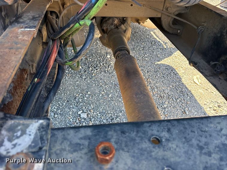 image for item YA2953 2007 Peterbilt 379 truck cab and chassis