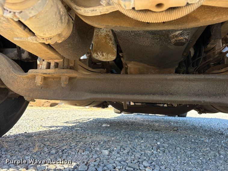 image for item YA2953 2007 Peterbilt 379 truck cab and chassis