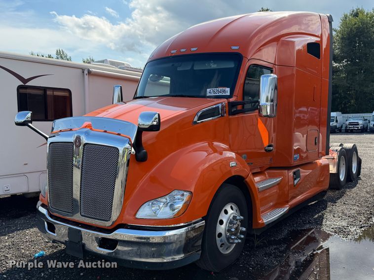 image for item YA2995 2022 Kenworth T680 semi truck