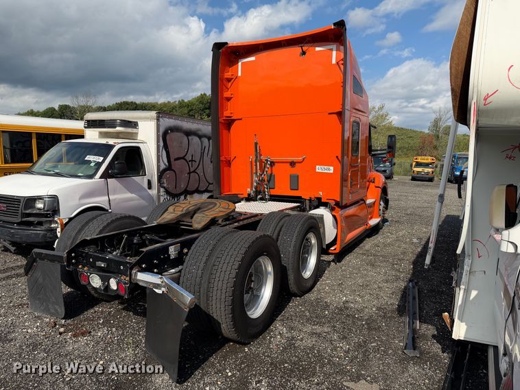 image for item YA2995 2022 Kenworth T680 semi truck