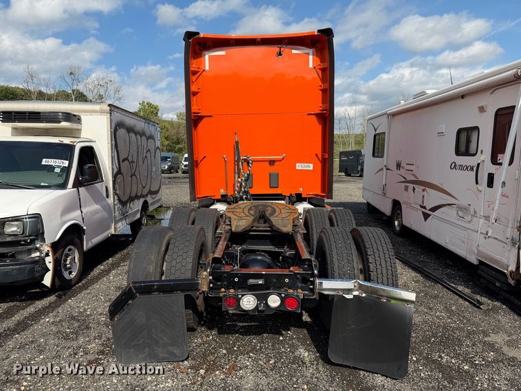 image for item YA2995 2022 Kenworth T680 semi truck