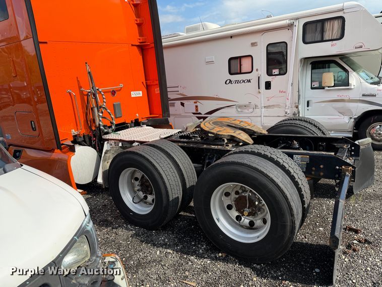image for item YA2995 2022 Kenworth T680 semi truck
