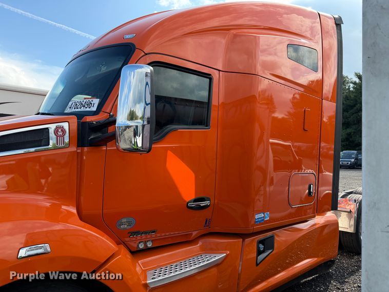 image for item YA2995 2022 Kenworth T680 semi truck