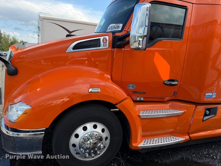 image for item YA2995 2022 Kenworth T680 semi truck