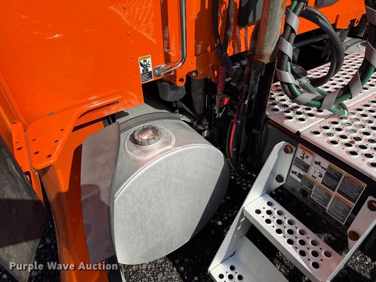 image for item YA2995 2022 Kenworth T680 semi truck