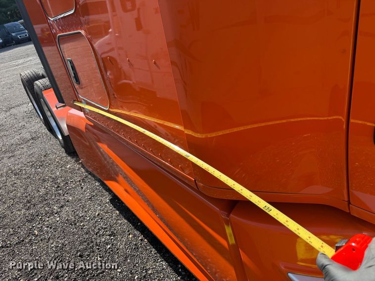image for item YA2995 2022 Kenworth T680 semi truck