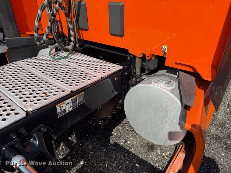 image for item YA2995 2022 Kenworth T680 semi truck