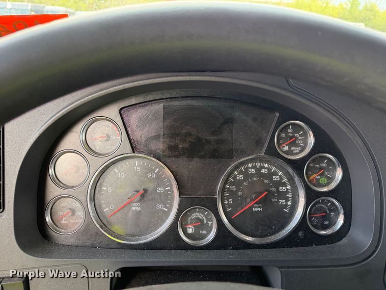 image for item YA2995 2022 Kenworth T680 semi truck