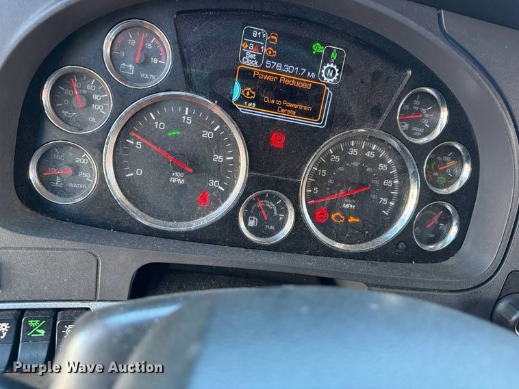 image for item YA2995 2022 Kenworth T680 semi truck