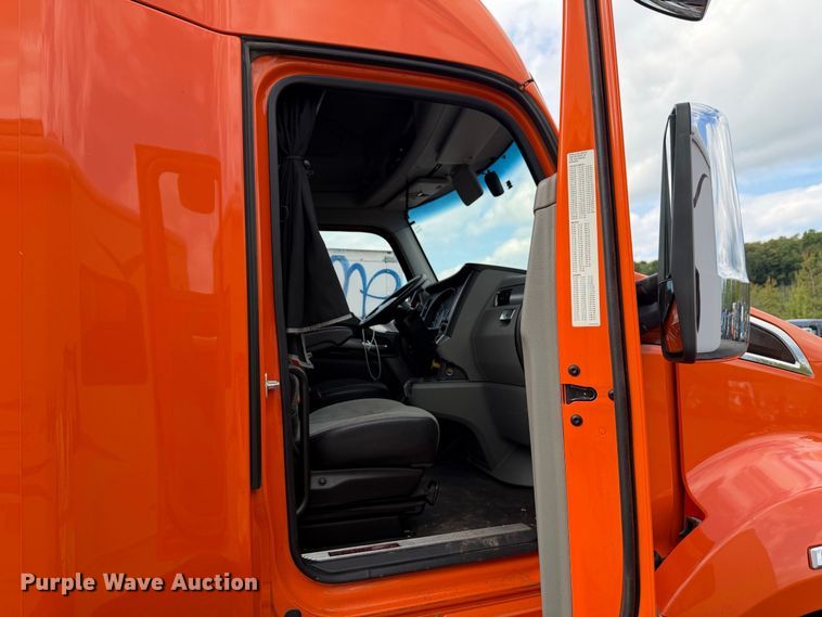 image for item YA2995 2022 Kenworth T680 semi truck