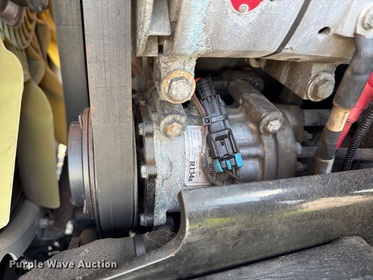 image for item YA2995 2022 Kenworth T680 semi truck