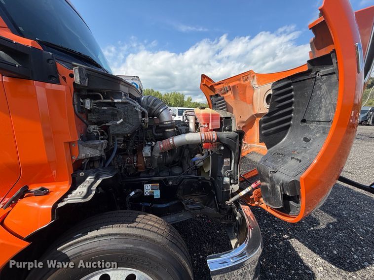 image for item YA2995 2022 Kenworth T680 semi truck