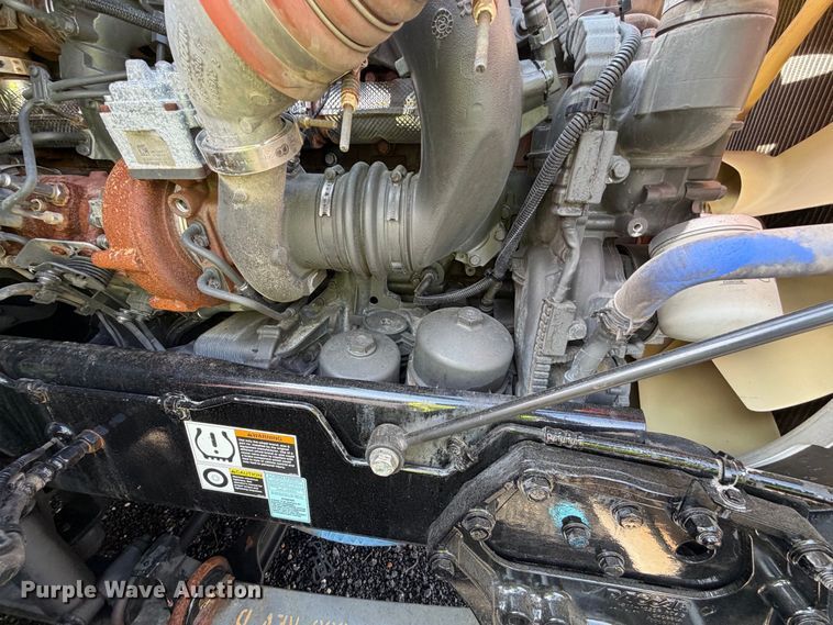 image for item YA2995 2022 Kenworth T680 semi truck