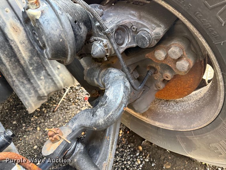 image for item YA2995 2022 Kenworth T680 semi truck