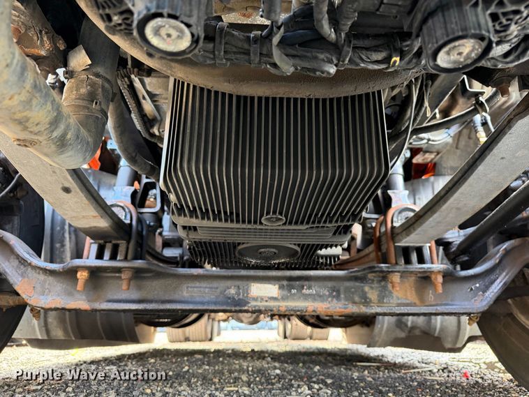 image for item YA2995 2022 Kenworth T680 semi truck
