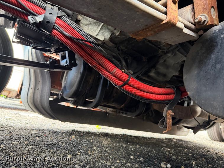 image for item YA2995 2022 Kenworth T680 semi truck