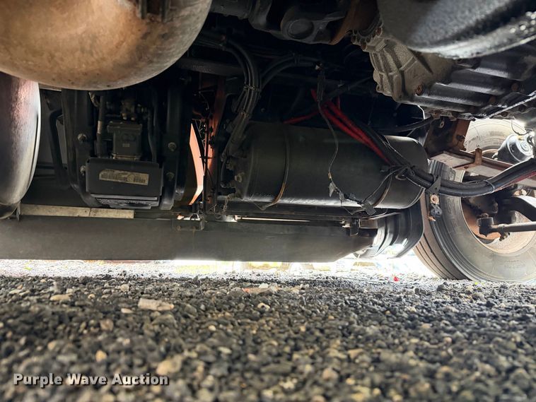 image for item YA2995 2022 Kenworth T680 semi truck